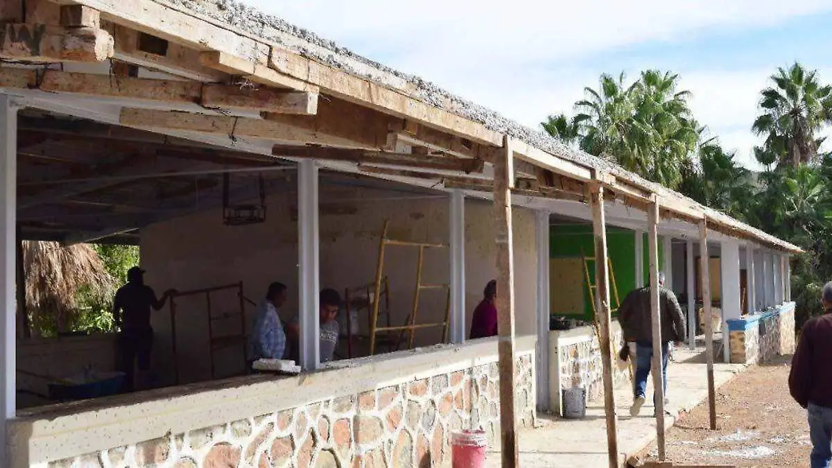 construyen aulas educativas en La Paz